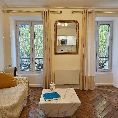 Magnifique , 2 Проживание в семье